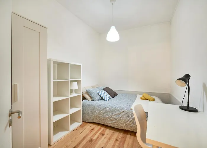 Amazing At Cais Do Sodre Lizbona